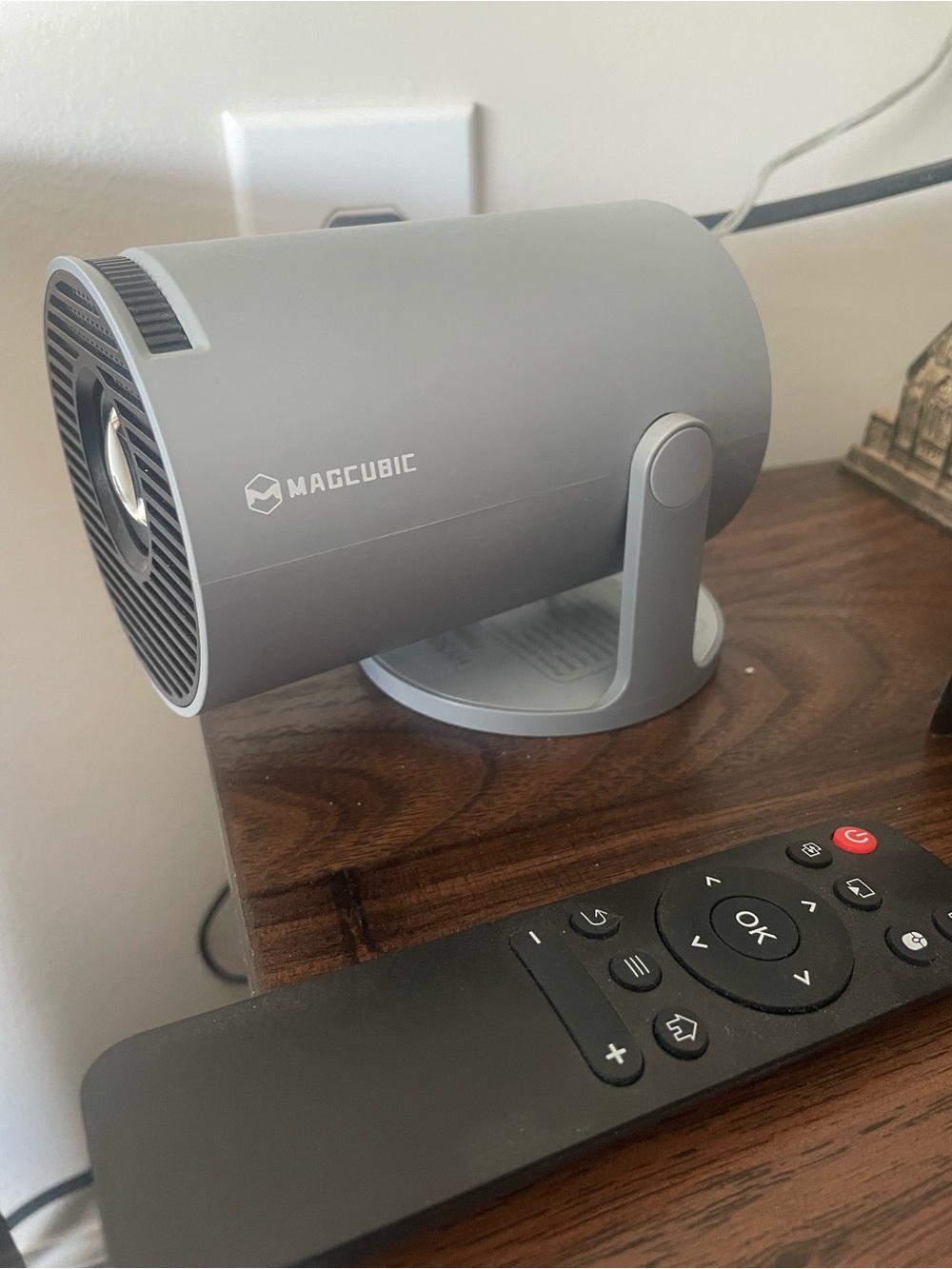 Portable Mini Projector - Picture 2 of 4
